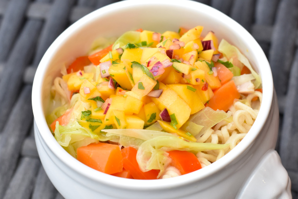 Grønsagssuppe med mangosalsa