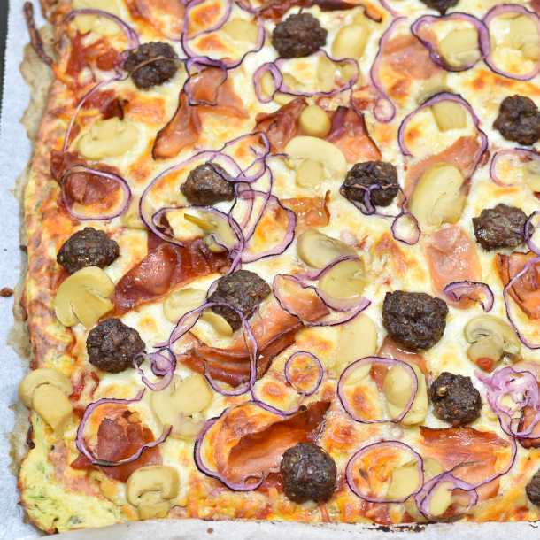 Pizza med kødboller