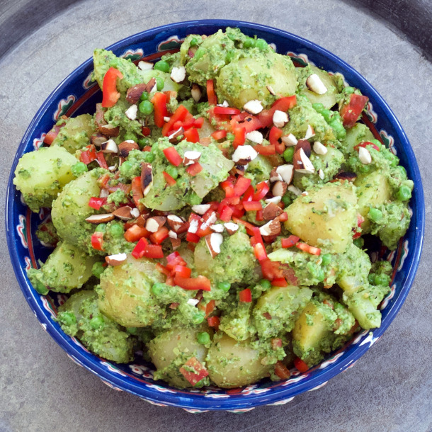 Kartoffelsalat med spinatpesto