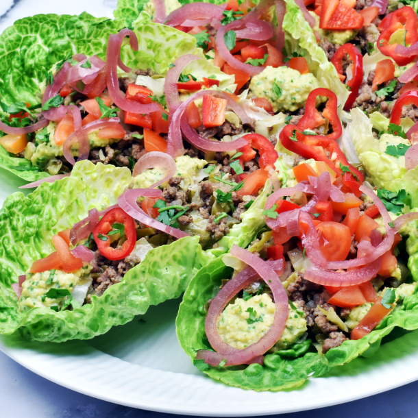 Salatwraps med krydret oksekød