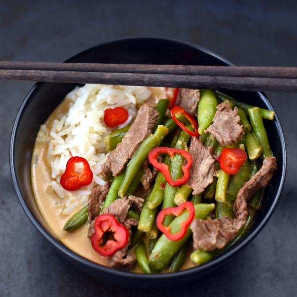 Wok med oksekød og grønne bønner