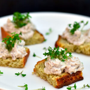 Crostini med makrelmousse