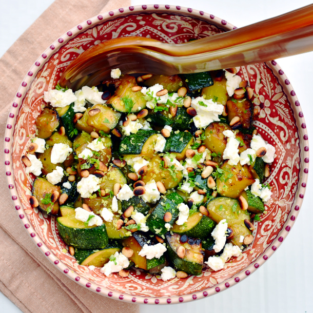 Græsk squashsalat