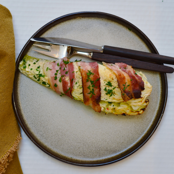 Bagt spidskål med ost og bacon