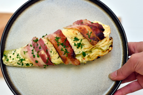 Bagt spidskål med ost og bacon