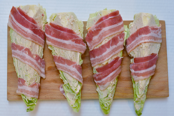 Bagt spidskål med ost og bacon