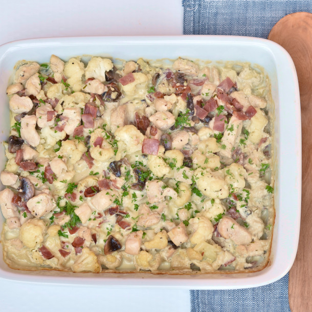 Kylling med bacon, champignon og blomkål
